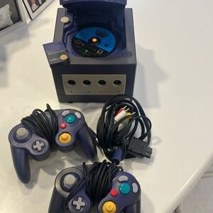 Nintendo GameCube Console with Nyko Memory Card  and one game.